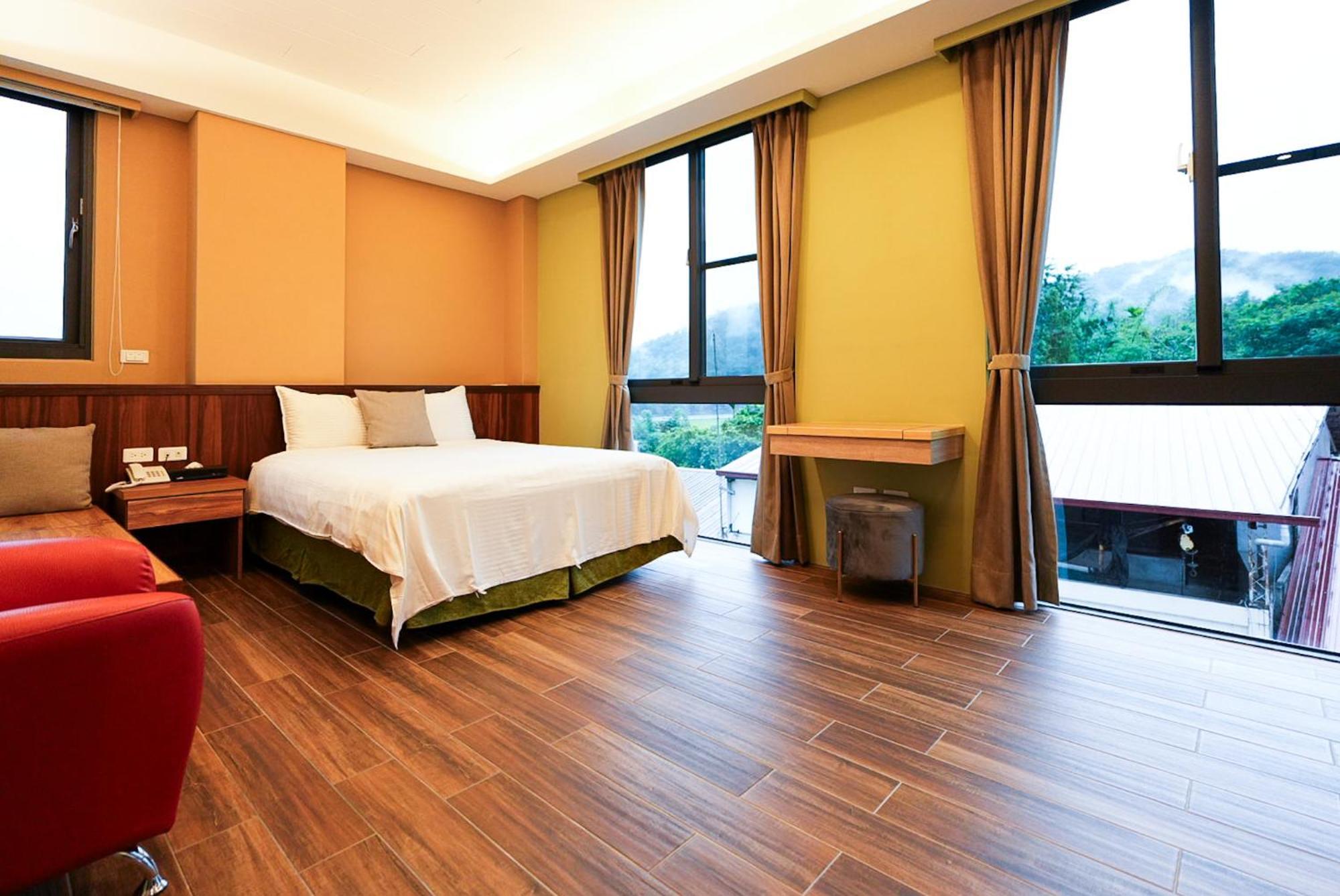 Zhaohong Homestay Юйчі Екстер'єр фото